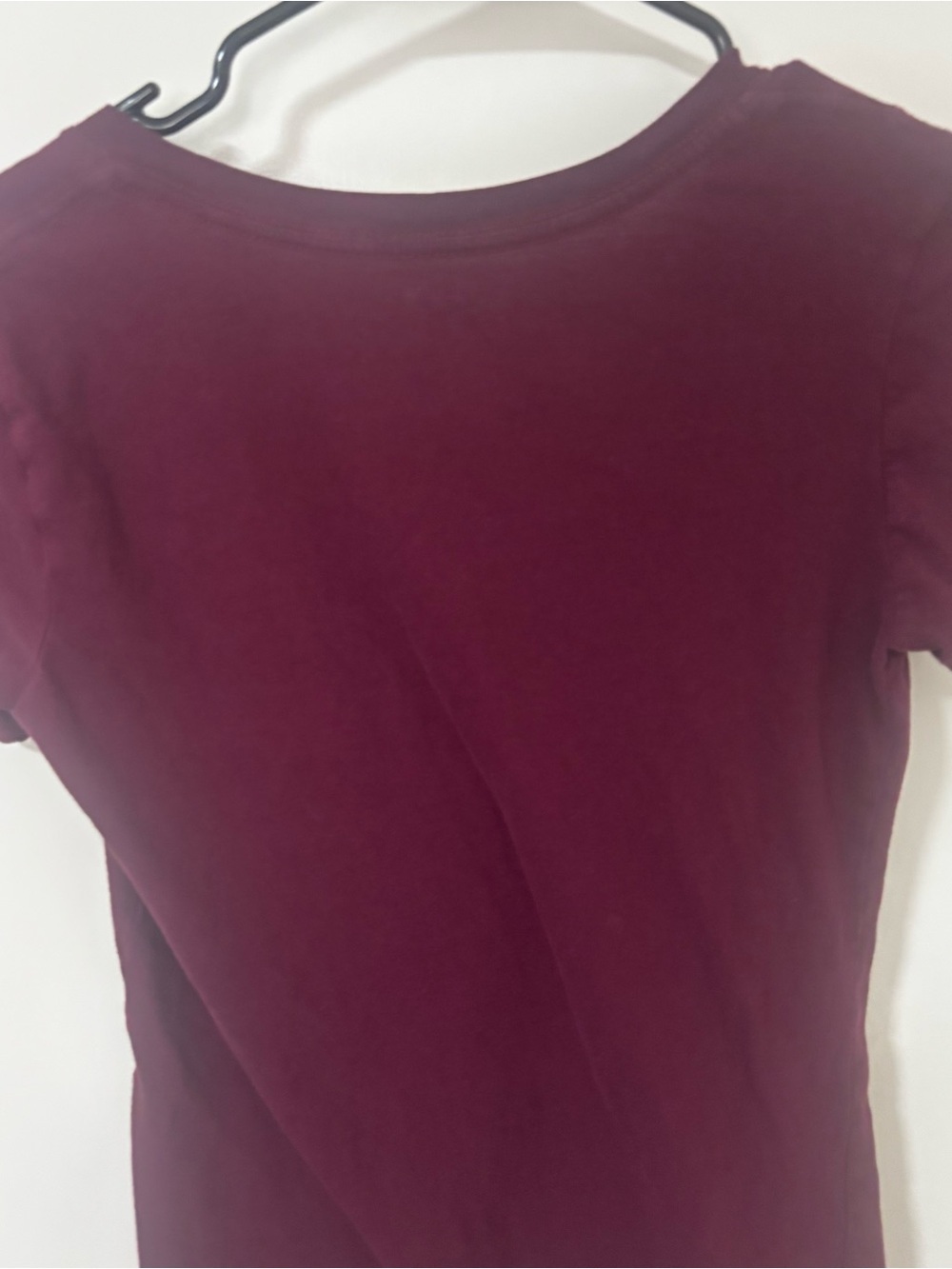 Hurley Women's Maroon V-Neck short sleeve Tee with Gold Logo size M - Picture 5 of 7